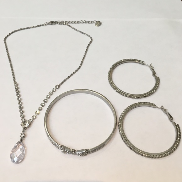 Forever 21 & Claire’s Statement Necklace Earrings - Picture 1 of 7